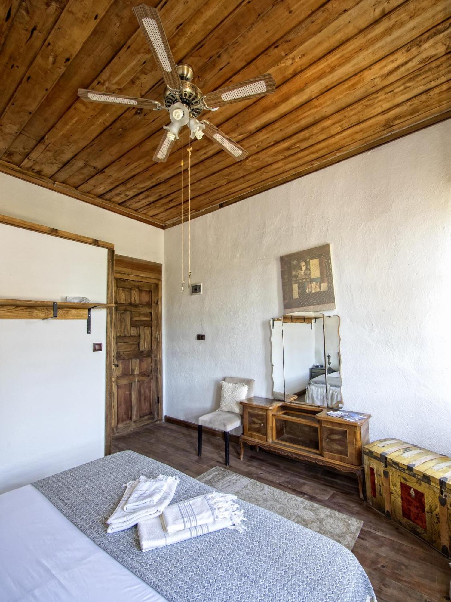 Birgi Hotel Saliha Hanim Tas Konak Exterior photo