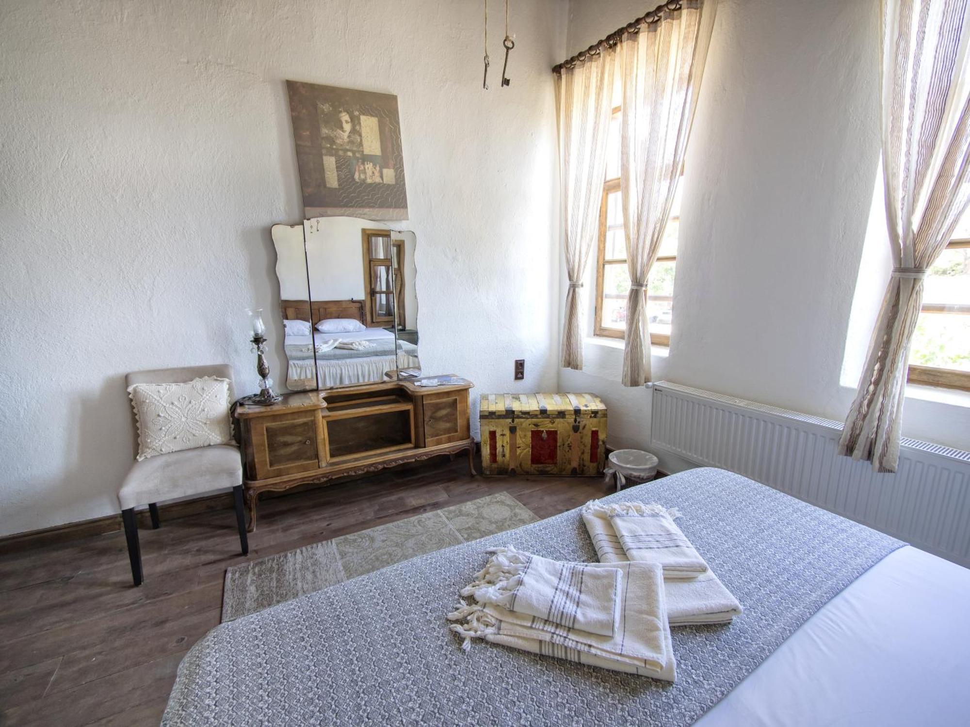 Birgi Hotel Saliha Hanim Tas Konak Exterior photo