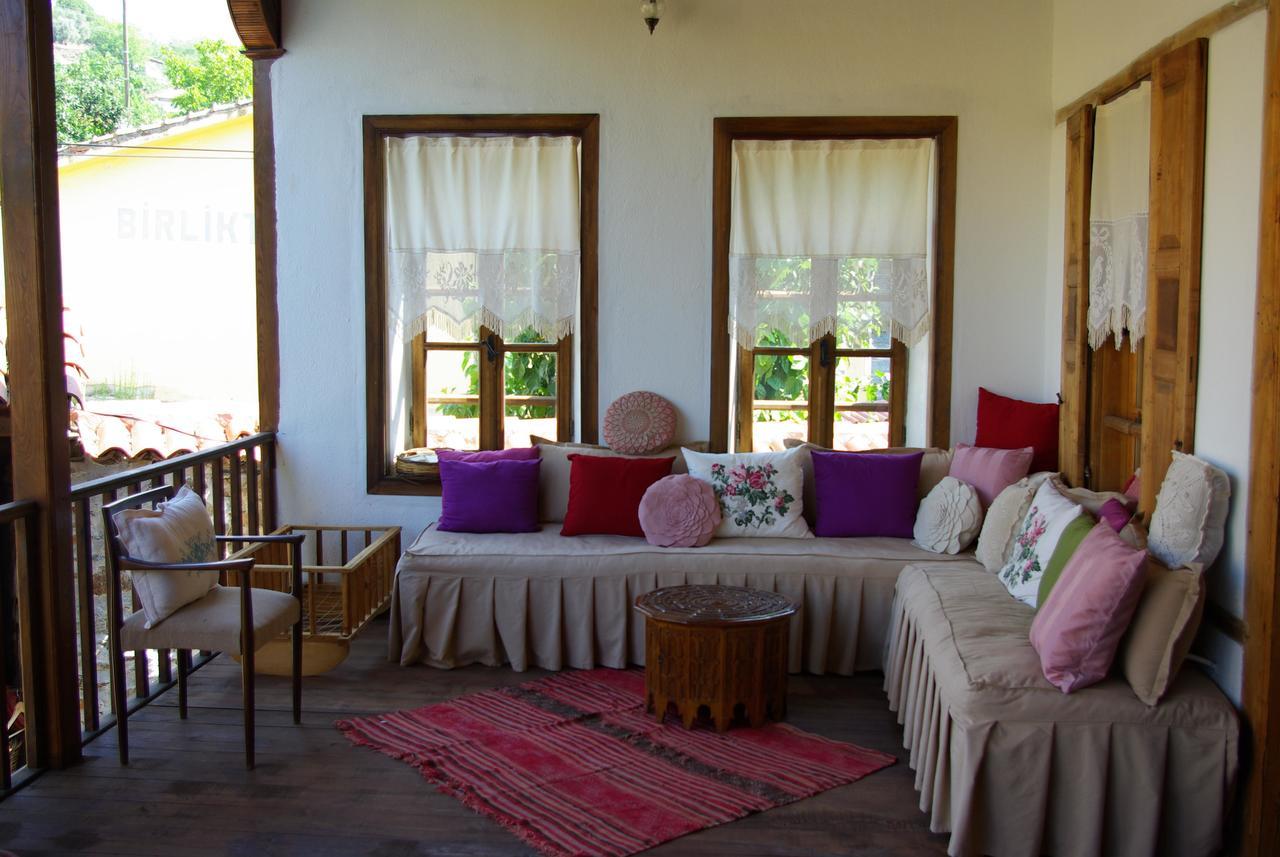Birgi Hotel Saliha Hanim Tas Konak Exterior photo